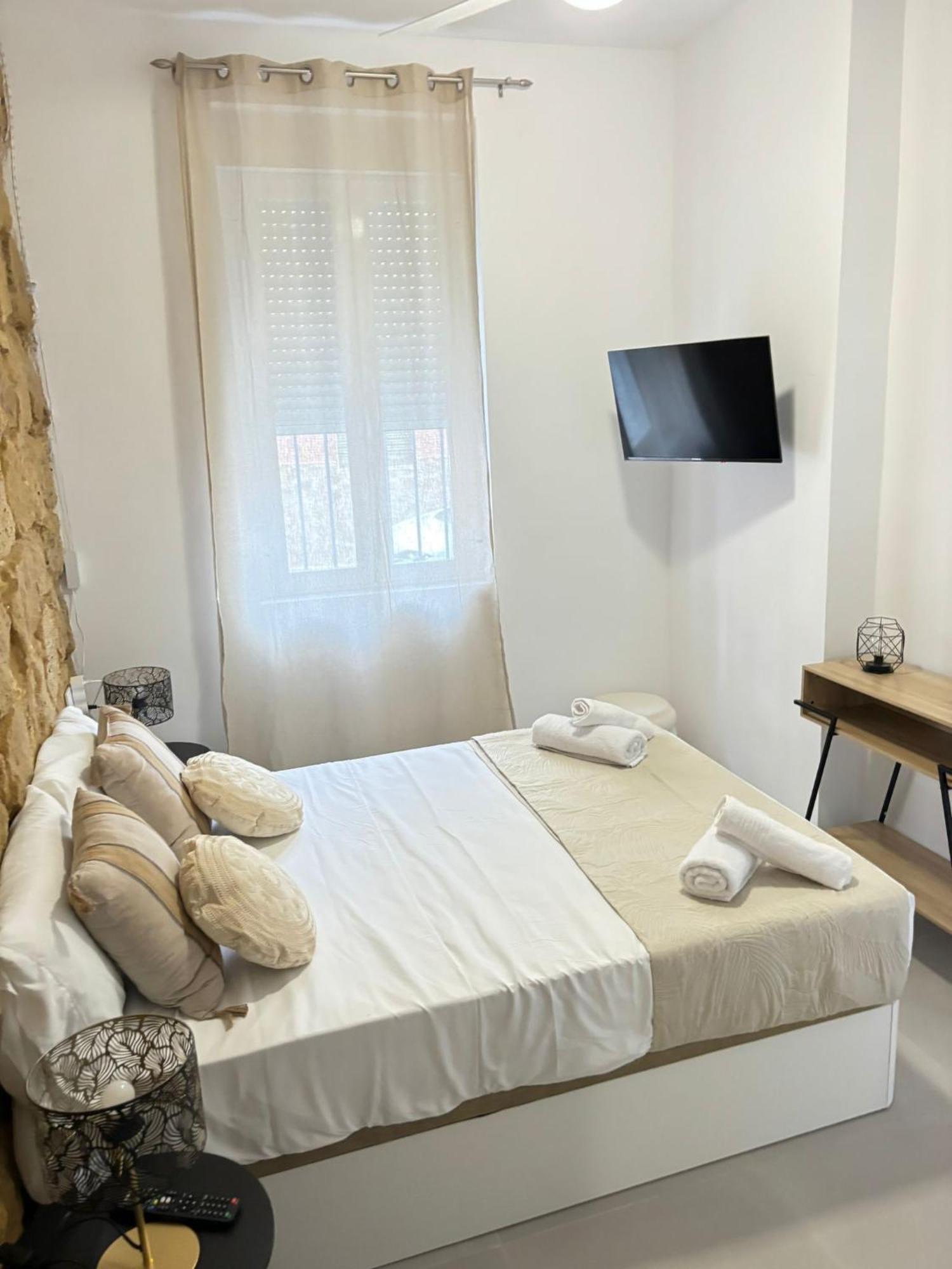Carolinas Suites By Coqueto Alicante Eksteriør bilde