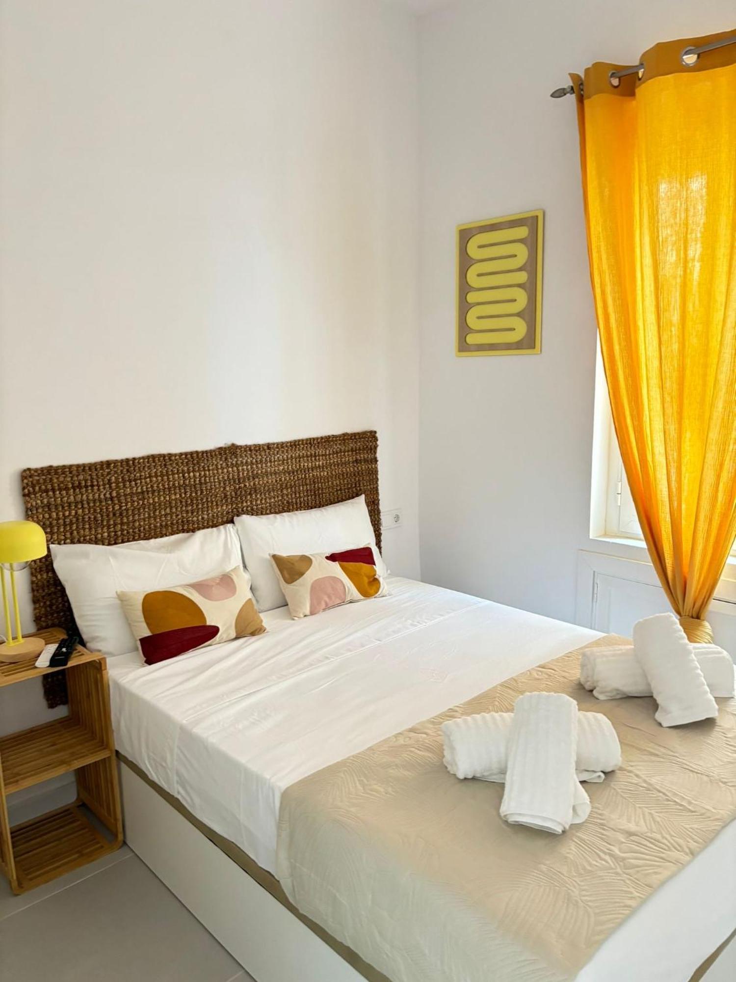 Carolinas Suites By Coqueto Alicante Eksteriør bilde
