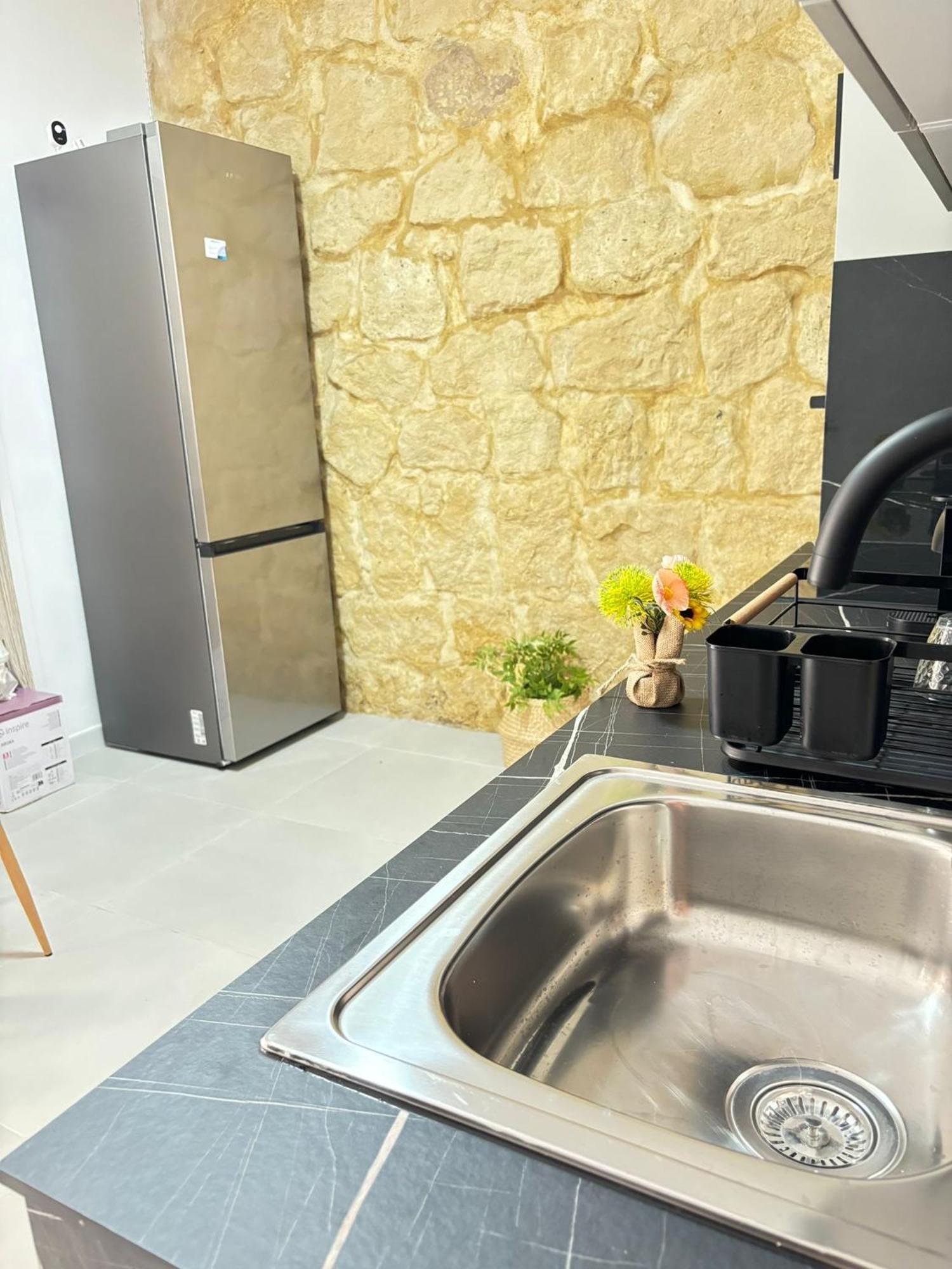 Carolinas Suites By Coqueto Alicante Eksteriør bilde