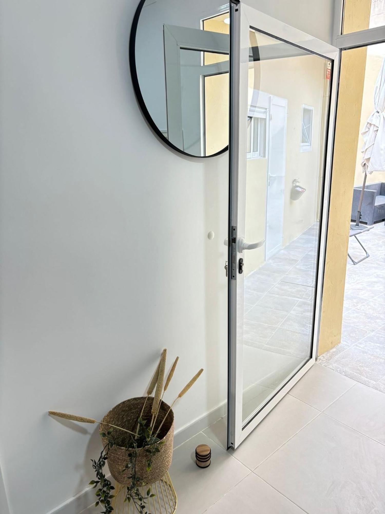 Carolinas Suites By Coqueto Alicante Eksteriør bilde