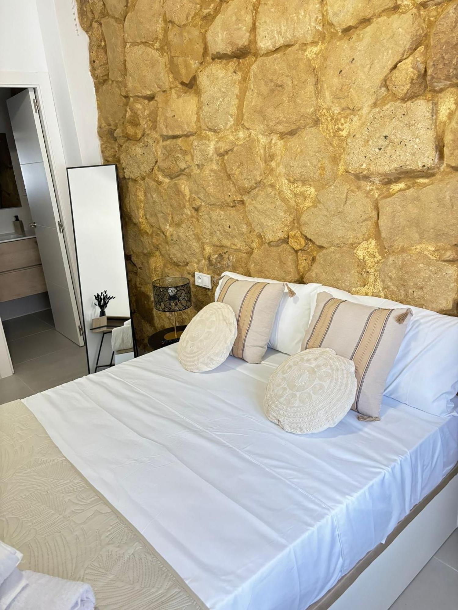 Carolinas Suites By Coqueto Alicante Eksteriør bilde