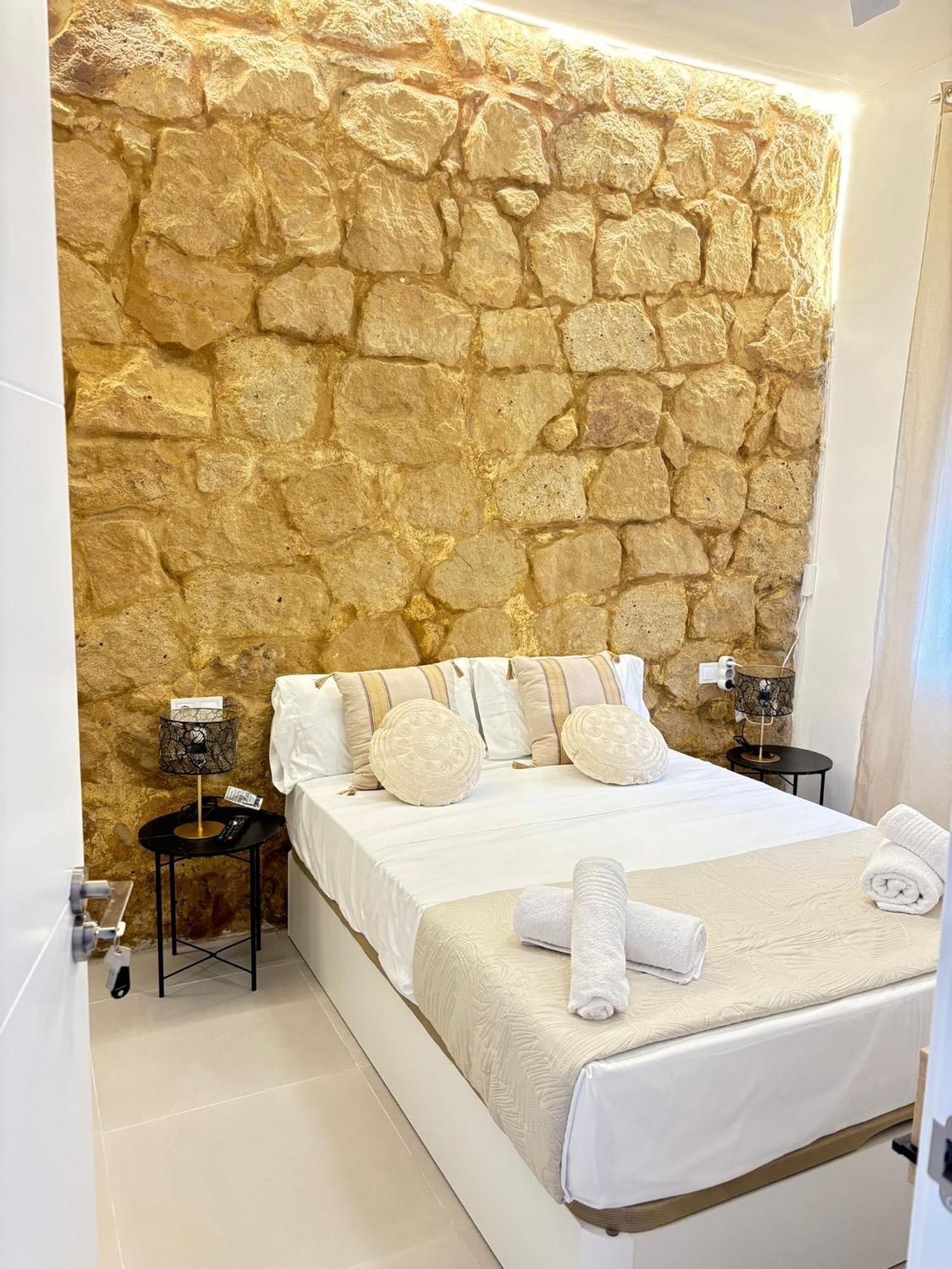 Carolinas Suites By Coqueto Alicante Eksteriør bilde